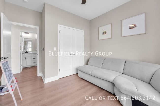 Building Photo - 713 Rockcliff St