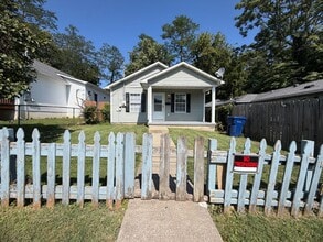 Building Photo - 753 Dakota St