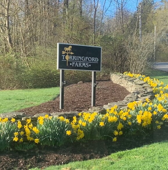 Building Photo - 61 Trotters Way