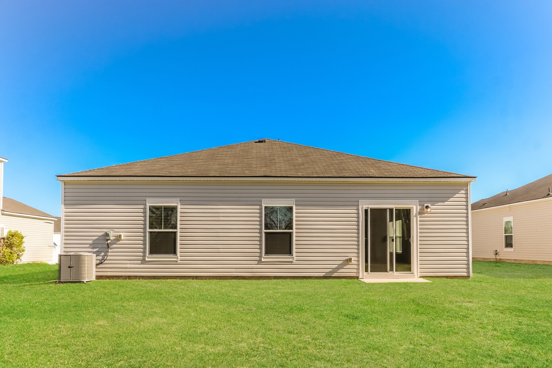 Building Photo - 662 Watercliff Dr