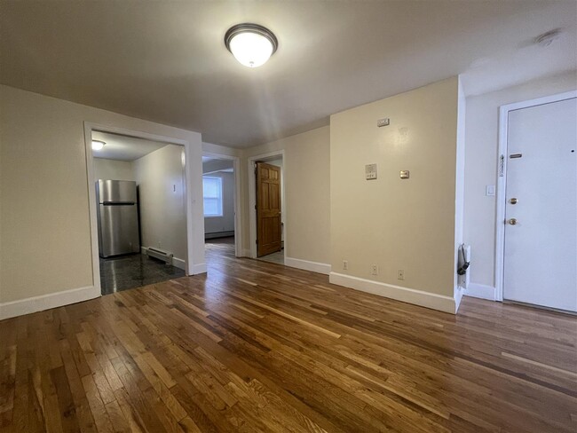 Building Photo - 204 Christopher Columbus Dr