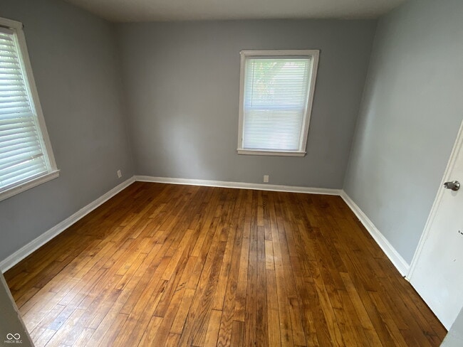 Building Photo - 607 N Tibbs Ave