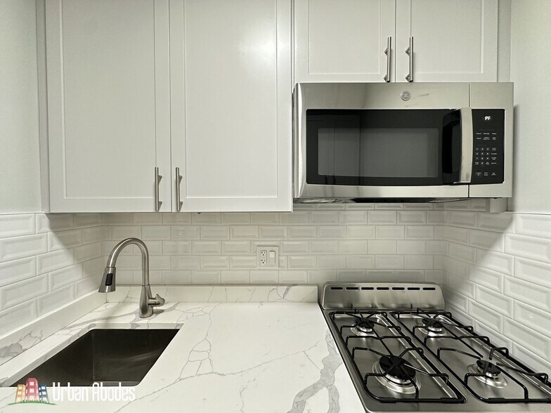 Building Photo - 503 W Belmont Ave