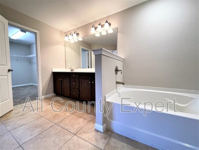Building Photo - 912 Rose Way
