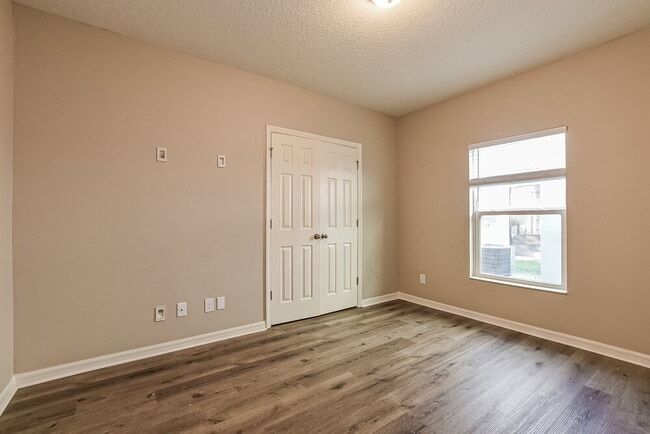 Building Photo - 9808 Kinmore Dr