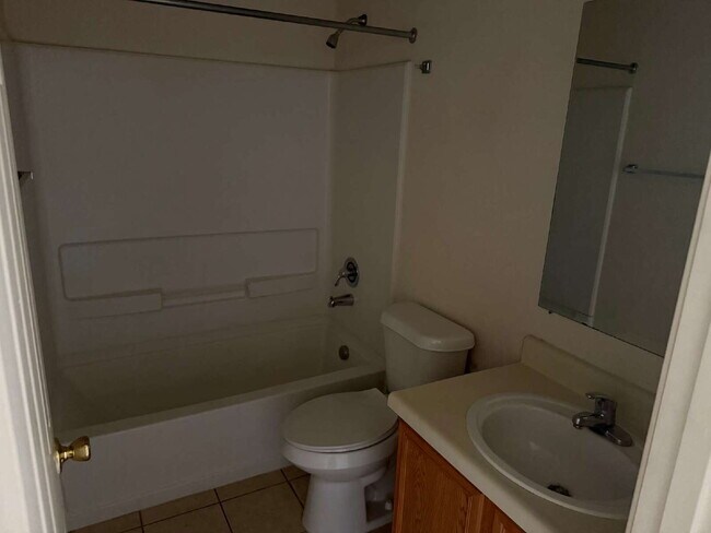 Building Photo - Gorgeous 2 Bed/2 Bath Duplex in North West SA