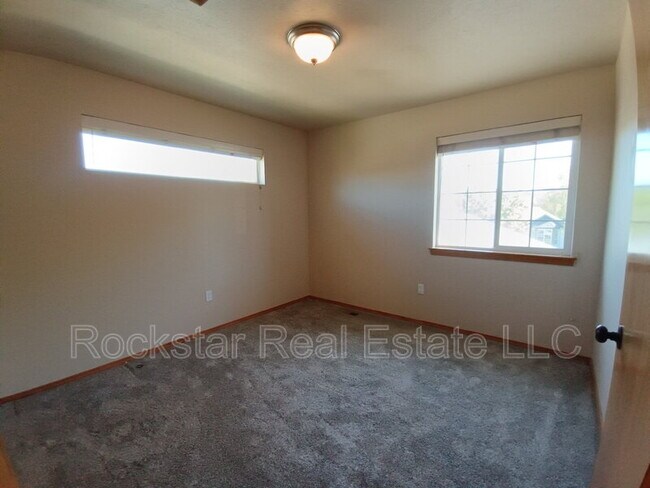 Building Photo - 6720 S Moran View St