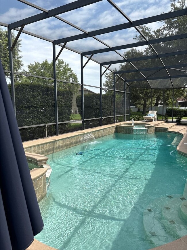 Building Photo - Stunning 6-Bedroom Pool Home in Desirable ...