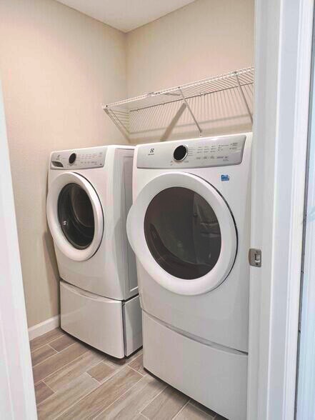 Washer and Dryer- In Unit - 472 Albany Bay Blvd