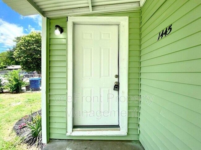 Building Photo - 1445 Delgado St