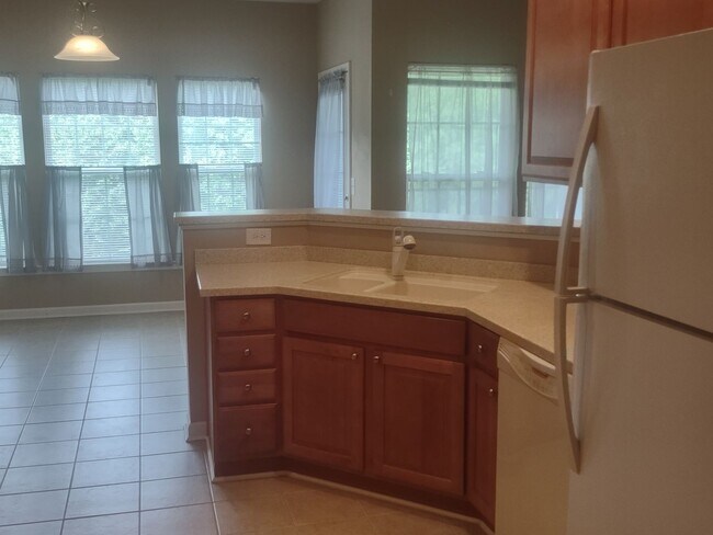 Building Photo - 812 Long Dr