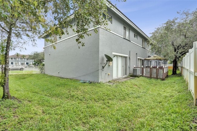 Building Photo - 5441 SW 41st St