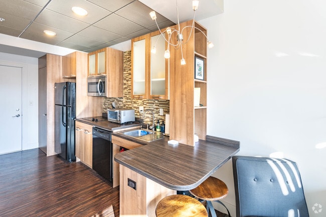 Studio, 1 BA - 385 SF - St. Anne Lofts