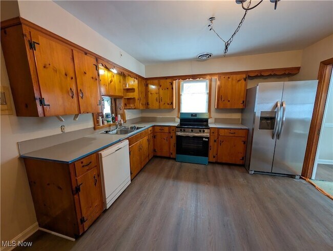 Building Photo - 703 Avondale St