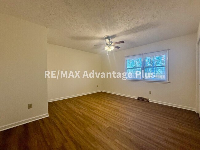 Building Photo - Spacious home with fiber internet close to Charlotte Court House