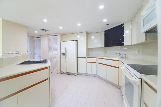 Building Photo - 300 Three Islands Boulevard