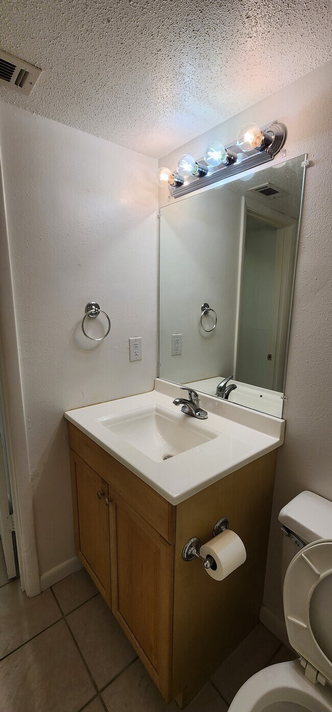 Building Photo - 308 Miracle Strip Pkwy SW