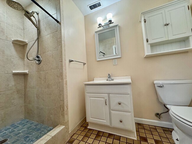 Building Photo - Beautiful Ranch Style Home