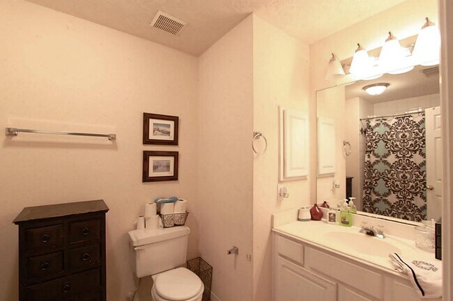 Building Photo - 523 High Meadows Dr