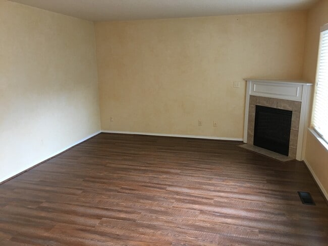 Building Photo - 16811 NW Greyhawk Dr