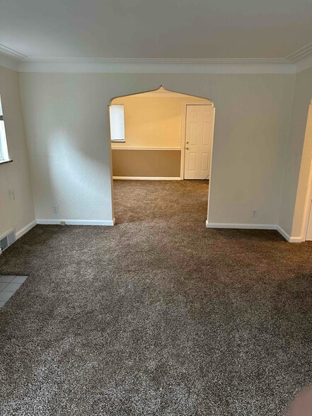 Building Photo - 4213 Applegate Ave