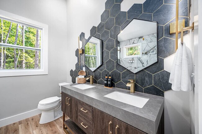 Building Photo - 288 Stonewall Road-SI ID1055518P