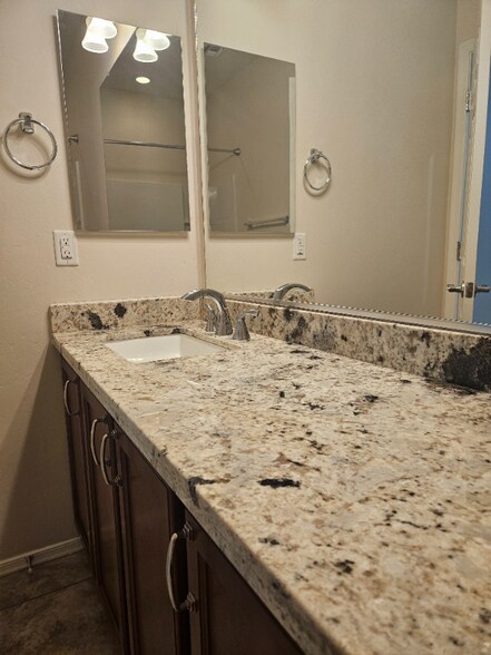 Building Photo - 10856 E White Sage Dr