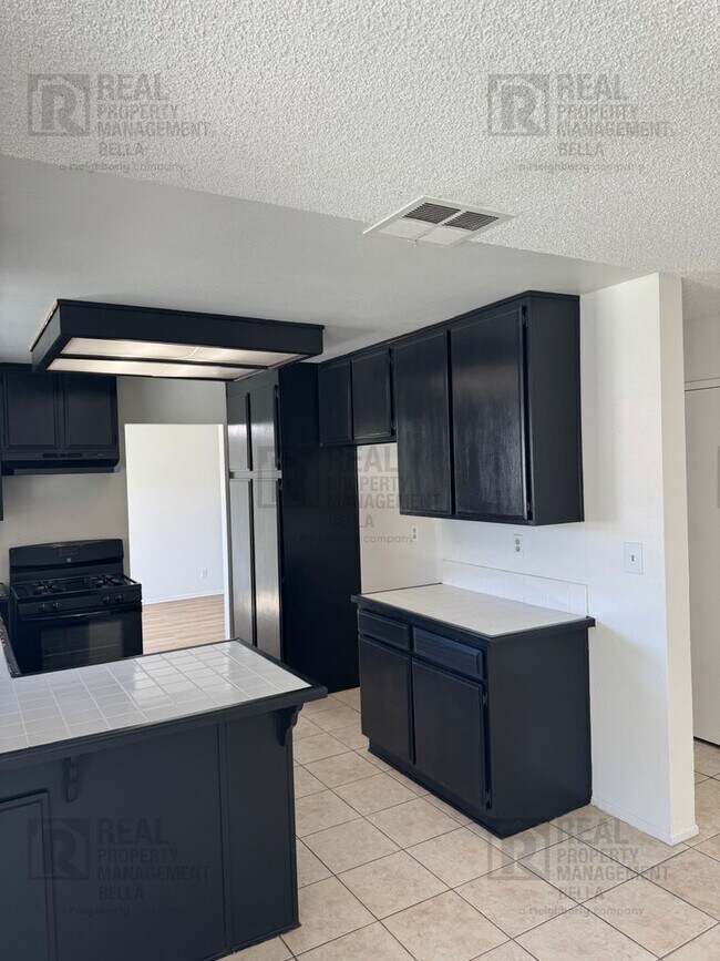 Building Photo - 1330 Wrigley Ln
