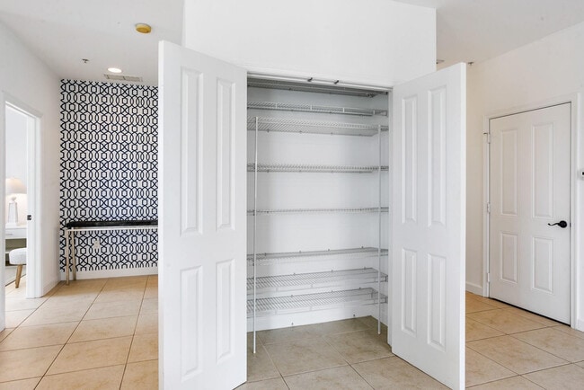 Building Photo - 3960 N Flagler Dr