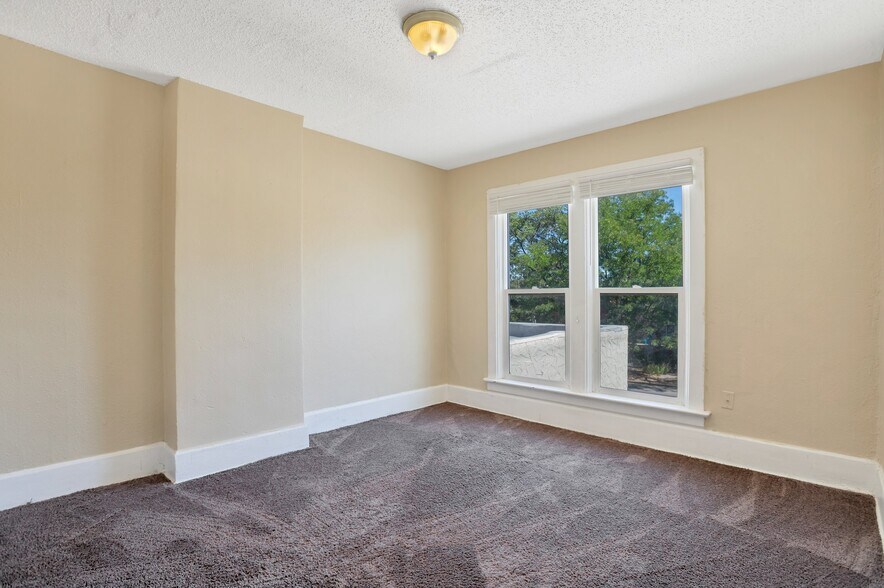 Bedroom - 2707 N Downing St