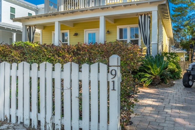 Building Photo - 87 Barracuda St