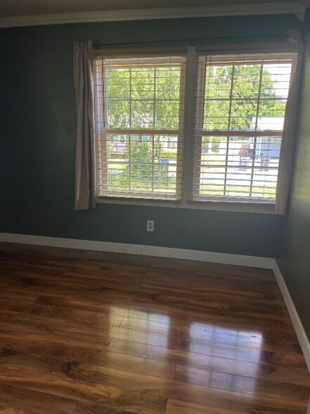 Building Photo - 111 Rex Rd