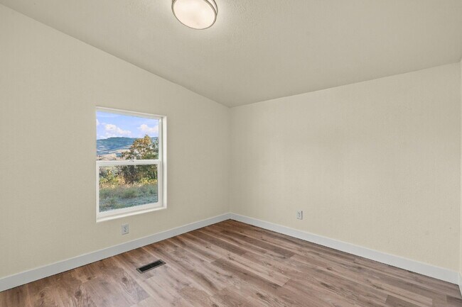 Building Photo - 1756 Tolman Creek Rd