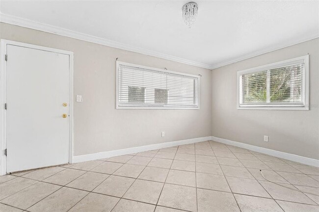 Building Photo - 1345 Drew St