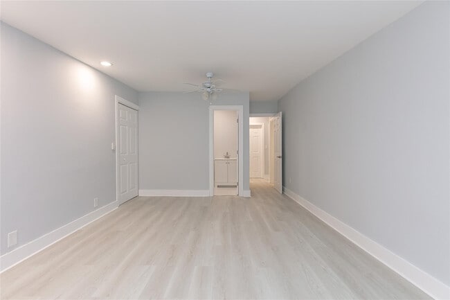 Building Photo - 13401 SW 83rd Ave