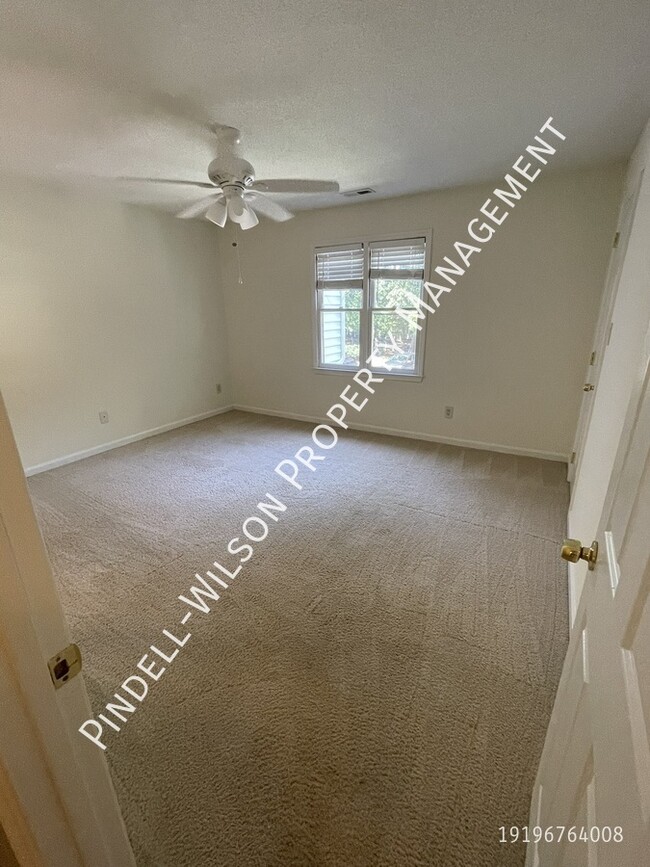 Building Photo - 6680 English Ivy Ln