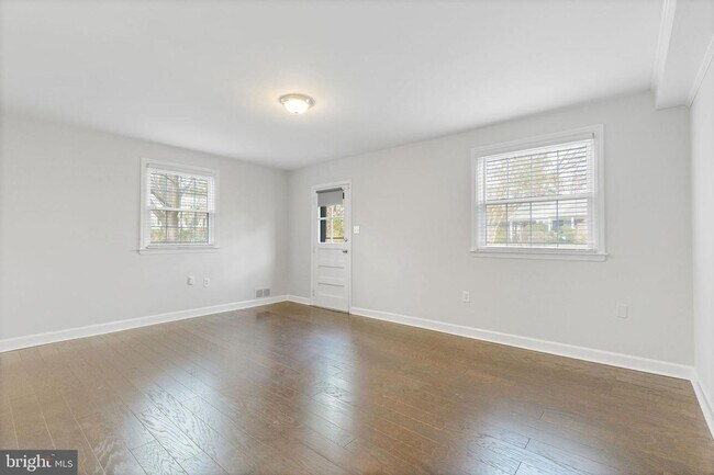 Building Photo - 235 Prospect Dr