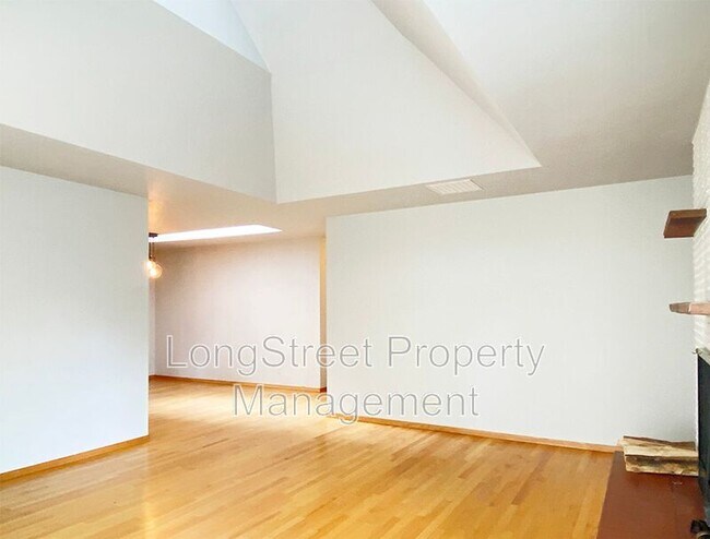 Building Photo - 3558 NW Fillmore Ave