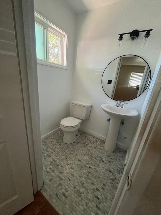 Building Photo - PRIVATE 3 bed/3 bath HOME + Office. NO OTHER UNITS ON PROPERTY.