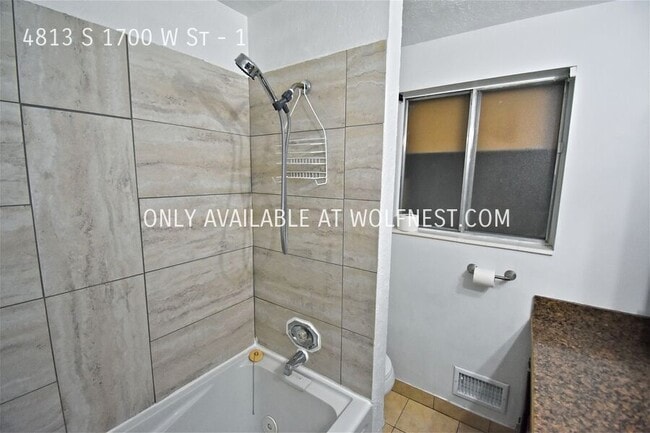 Building Photo - Stunning 2 Bed Riverdale Top Floor Unit! N...