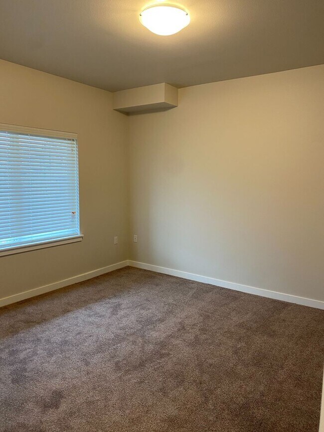 Building Photo - Brand new 3 and 4 Bedroom Townhomes in Lacey!