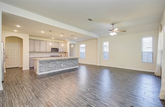 Building Photo - 27817 Ellie Oak Ln