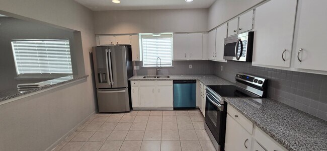 Building Photo - 1643 S Kirkwood Rd