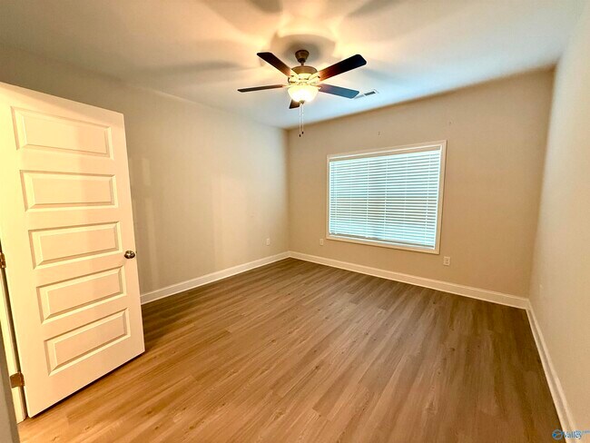 Building Photo - 4018 Rockland Cir SE