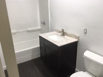 Building Photo - 555 Park Ave