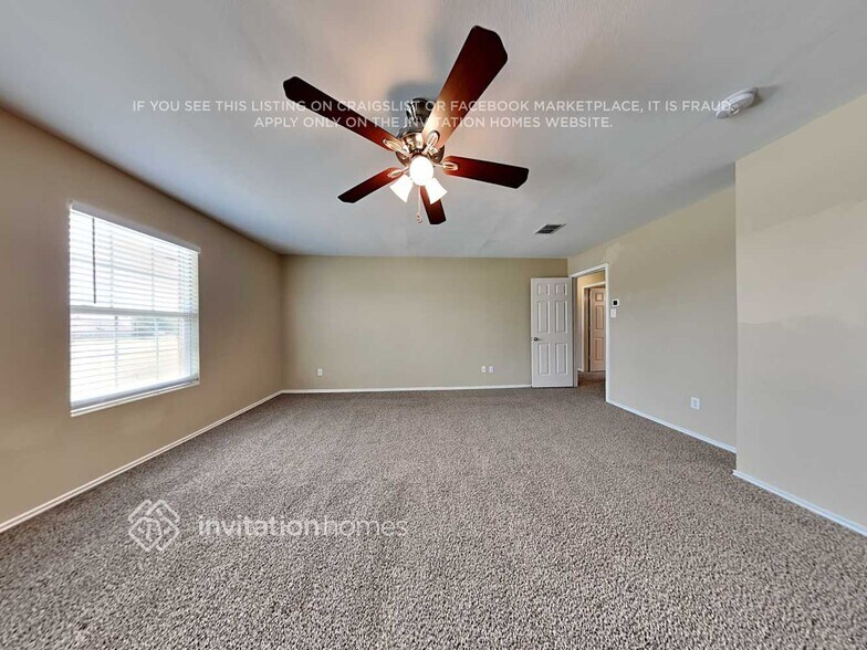 Building Photo - 805 Honey Hollow Dr