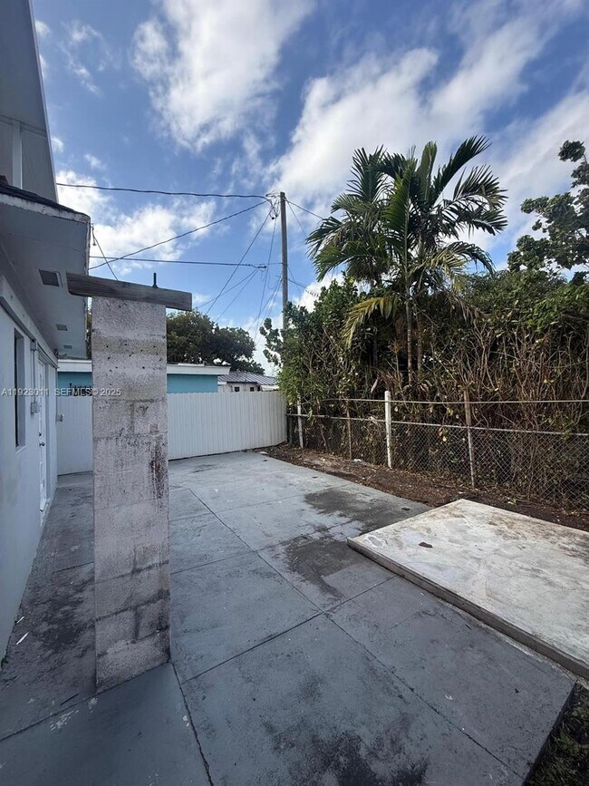 Building Photo - 3281 NW 14th Terrace