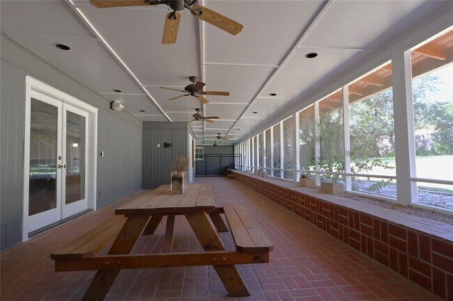 Building Photo - 4702 Shadow Ln