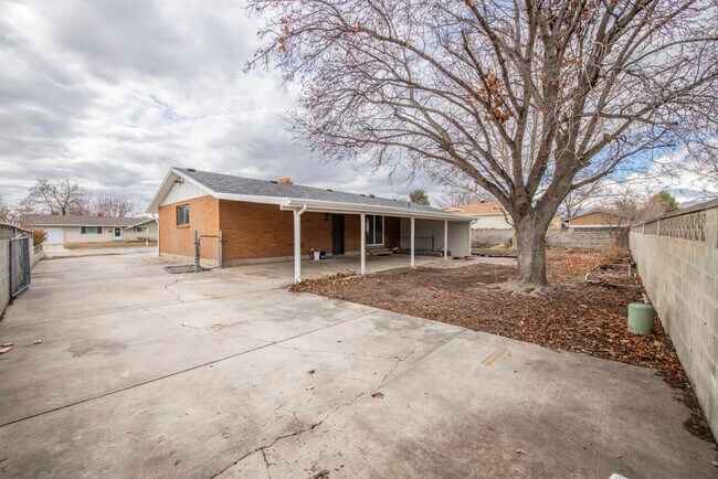 Building Photo - American Fork