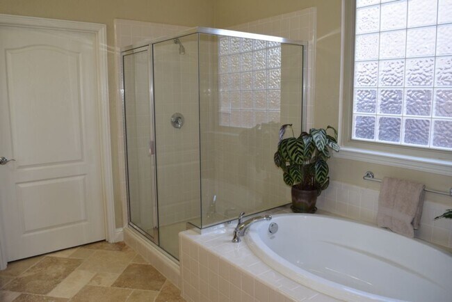 Building Photo - 2768 Westview Dr